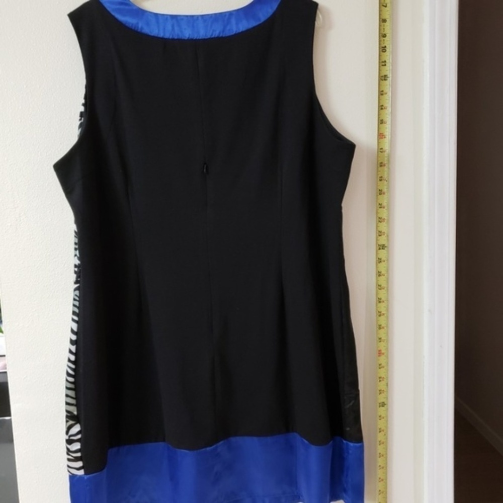 * Madison Paige II Satin Feel Jungle Dress - Picture 2 of 2